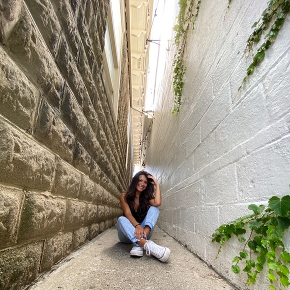 Meet your Posher, Kaysone - Picture 1 of 1